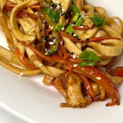 Вок с курицей в Баодзен по цене 370 ₽