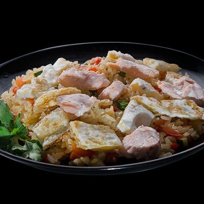 Японский плов с лососем в Японка по цене 560