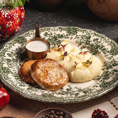 Домашние биточки из курицы в Алазани по цене 3400 ₸