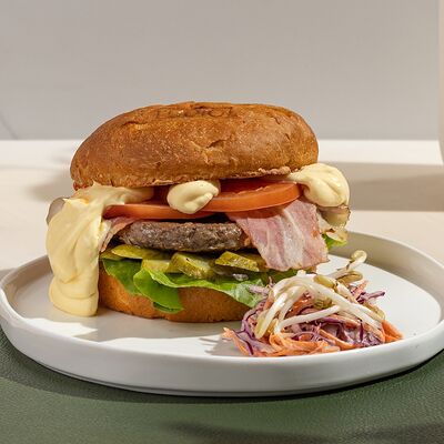 Бургер с мясной котлетой в Studio по цене 790 ₽