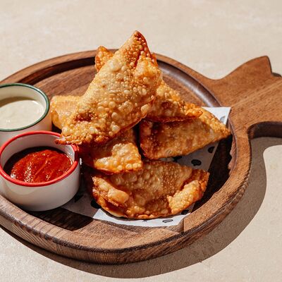 Гора чебуреков в Хачапури выпечка и вино по цене 490 ₽