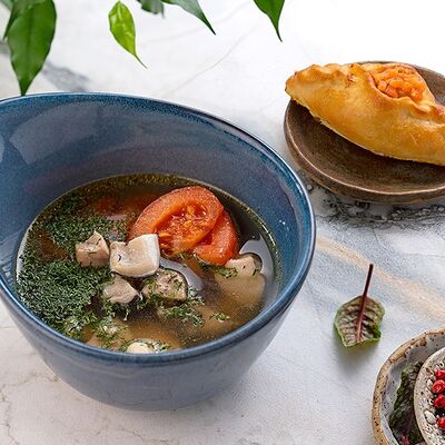 Уха из осетрины и чёрной трески на копчёном бульоне с расстегаем в Мясо & Рыба по цене 990 ₽