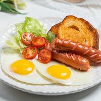 Яичница глазунья с венскими сосисками в Та самая на Хмельницкого