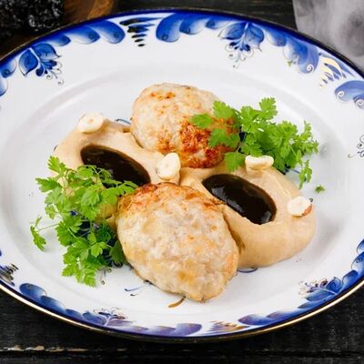 Щучьи котлеты с соусом из копченого чернослива в Славянский базаръ по цене 1100 ₽