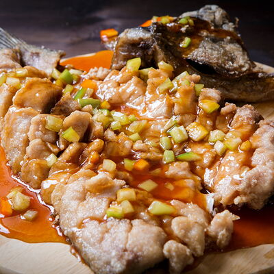 Карп в кисло-сладком соусе в Чайна Тун по цене 900