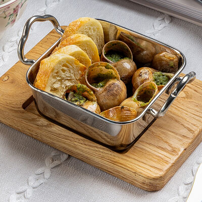 Виноградные улитки с белым вином в Lores по цене 790 ₽