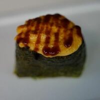 Гункан запеченный с угрем в Rolloff