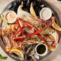 Плато морепродуктов в Cacio e Pepe