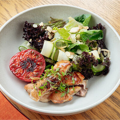 Цыплёнок на гриле с цукини в Riesling Boyz по цене 900 ₽