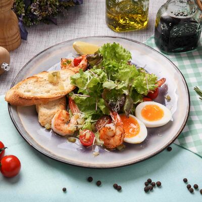 Микс-салат с креветками гриль в Caffe la vita по цене 670 ₽