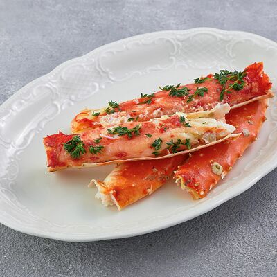 Фаланги краба в панцире с салатом из свежих овощей в Царь по цене 4100 ₽