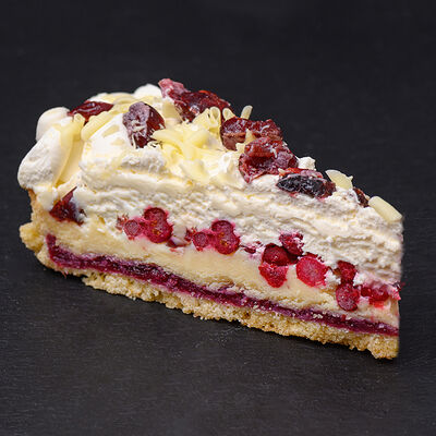 Торт сливочный с брусникой в Good Food по цене 479 ₽