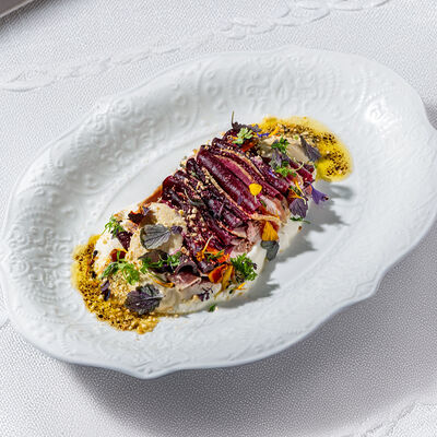 Копченая утка с вяленой свеклой в Lores по цене 690 ₽