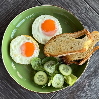 Яичница из двух яиц в Nebelka bar по цене 240 ₽