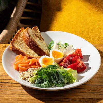 Фермерский завтрак с Моцареллой и лососем в Сыроварня по цене 940 ₽
