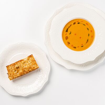 Крем-суп из камчатского краба с гренкойв Омулевочная по цене 700 ₽