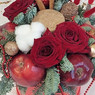 Новогодний букет с фруктами, розами и медом в Buketonline - Съедобные букеты и клубника в шоколаде по цене 4389 ₽