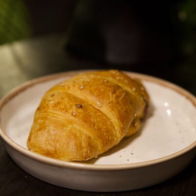 Круассан с ветчиной и сыром в Coffee Way по цене 185 ₽