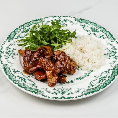 Рис с кусочками курицы в кисло-сладком соусе в Date по цене 990 ₽