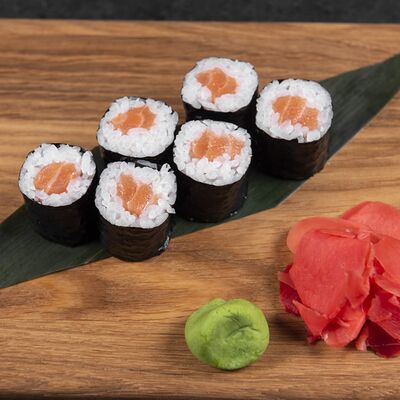 Маки с лососем в Soju по цене 430 ₽