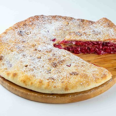 Осетинский пирог с творогом, вишней и малиной в Чудо Блюдо по цене 1490 ₽