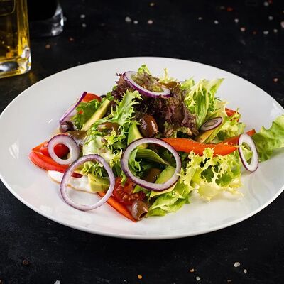 Овощной салат со взбитой Фетой в Catch по цене 28 р.