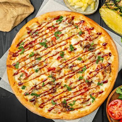 Пицца Сливочная с цыпленком и ананасами в Vivat Pizza по цене 695 ₽