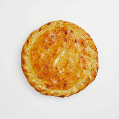 Пирог с копчёной курицей и сыром в Sushiman по цене 3900 ₸