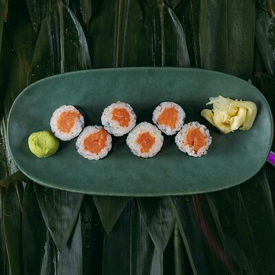Лосось хосомаки в Sushi lovers по цене 540 ₽