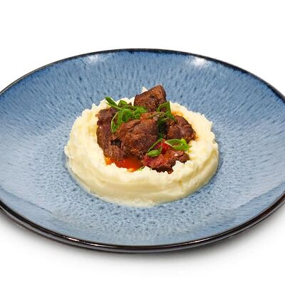 Телячьи щечки с картофельным пюре в ЗАКАЗУУМ ZAKAZOOM по цене 648 ₽