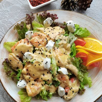 Тёплый салат с морепродуктами в Аустерия по цене 980 ₽