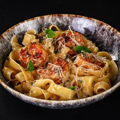 Феттуччине с креветками и сыром горгонзола в MOS Lounge & Bar по цене 740 ₽