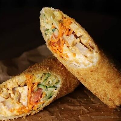 Шаверма с корейской морковью в кляре в Место bistroШаверма в кляре по цене 519 ₽