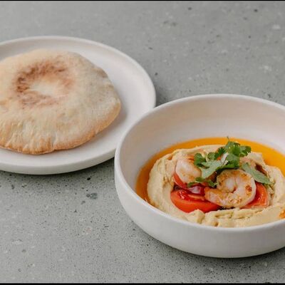 Хумус с томатами и креветками в SET по цене 700 ₽