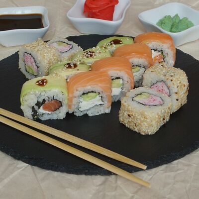 Набор холодных роллов Бон Пари в Суши-бар Тунец по цене 429