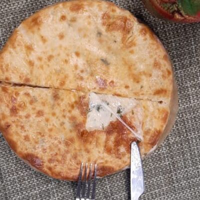 Хачапури по-имеретински с зеленью в Хинкали Хачапури у Чайки по цене 750 ₽