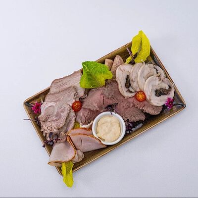 Мясные деликатесы по-русски в Глинтвейн по цене 1650 ₽