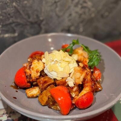 Теплый салат с баклажаном и креветками в Jang Su по цене 790 ₽