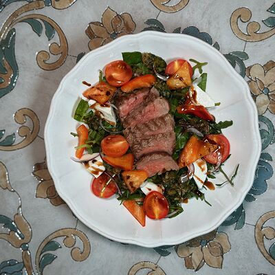 Теплый салат с телятиной в Сицилийцы по цене 1240 ₽