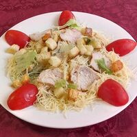 Цезарь с курицей в Кафе шашлычная