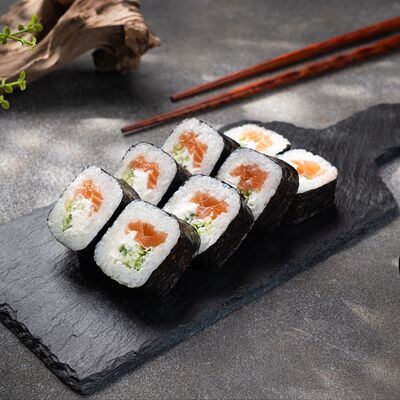 Ролл Токио с огурцомв Акула вкуса по цене 549 ₽