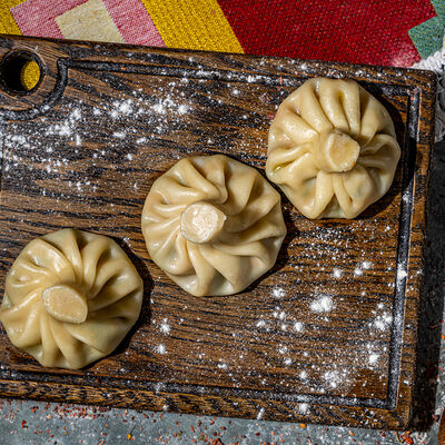 Хинкали с говядиной и свининой 3 шт в Хачапури по цене 387 ₽