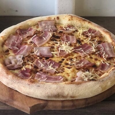 Пицца Бекон-пармезан в Pizza House Kitchen по цене 960 ₽