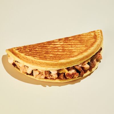 Закрытая Пицца Жульен в Shaurma City по цене 472 ₽