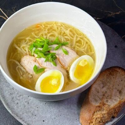 Суп куриныйв The Face Restobar по цене 550 ₽