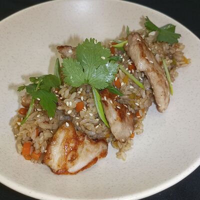 Рис чесночный с курицей в Сытый мишка по цене 355 ₽