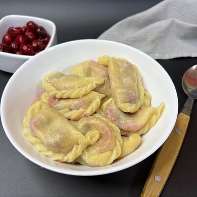 Вареники ручной лепки с вишней в Пельмени тут по цене 399 ₽