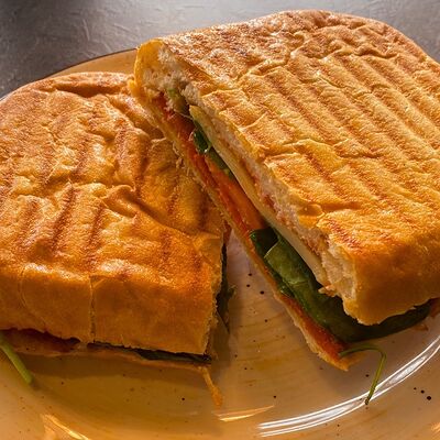 Сэндвич с чоризо на чиабаттев Кофе-Тюр по цене 526 ₽