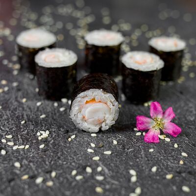 Маки с креветкой в Restobar Первый & Ресторан доставки Личный повар по цене 199 ₽