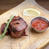 Стейк из говяжьей вырезки в BBQ BAR